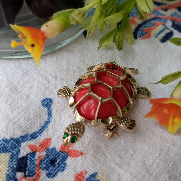 Whimsical 🌹vintage bracelet and turtle pin! - Picture 4 of 7